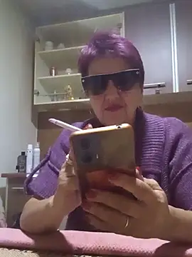 Snapshot of Ely_Elenita chatting on September 22, 12:27 am Ely Elenita online show from September 22, 12:27 am