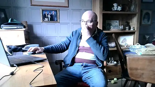 Snapshot of Adamdaddybear chatting on February 1, 12:15 pm Adamdaddybear online show from February 1, 12:15 pm