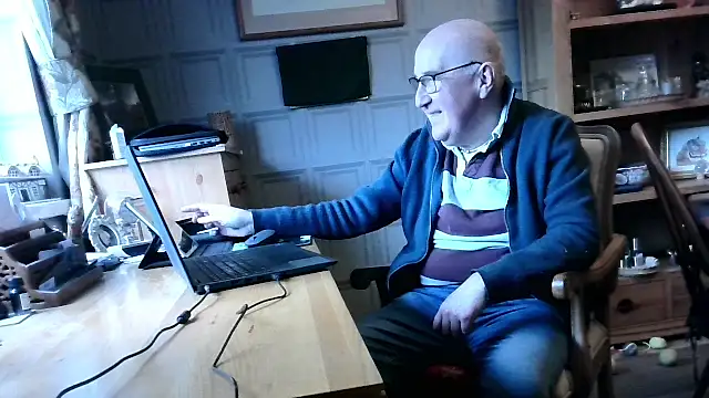 Snapshot of Adamdaddybear chatting on January 28, 12:54 pm Adamdaddybear online show from January 28, 12:54 pm