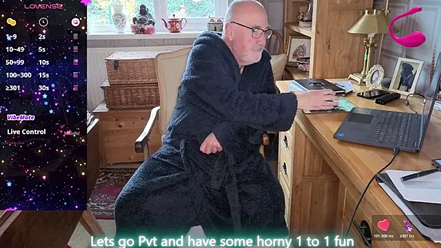 Adamdaddybear online show from March 30, 7:21 am