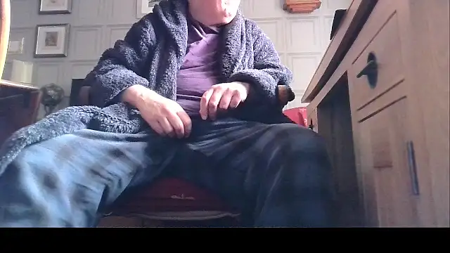Snapshot of Adamdaddybear chatting on March 22, 9:45 am Adamdaddybear online show from March 22, 9:45 am