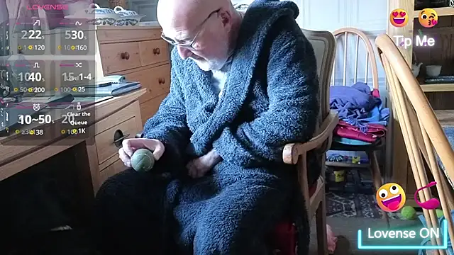 Snapshot of Adamdaddybear chatting on September 23, 7:37 am Adamdaddybear online show from September 23, 7:37 am