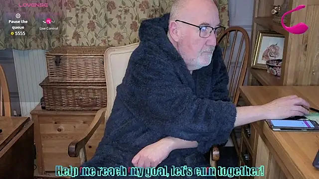 Snapshot of Adamdaddybear chatting on February 7, 9:01 pm Adamdaddybear online show from February 7, 9:01 pm