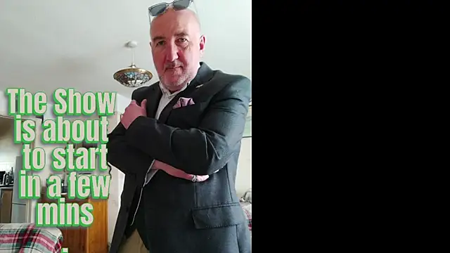 Snapshot of Adamdaddybear chatting on October 1, 7:46 am Adamdaddybear online show from October 1, 7:46 am