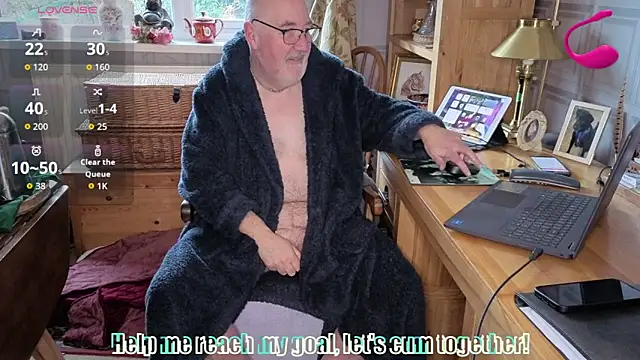 Snapshot of Adamdaddybear chatting on March 1, 8:36 am Adamdaddybear online show from March 1, 8:36 am
