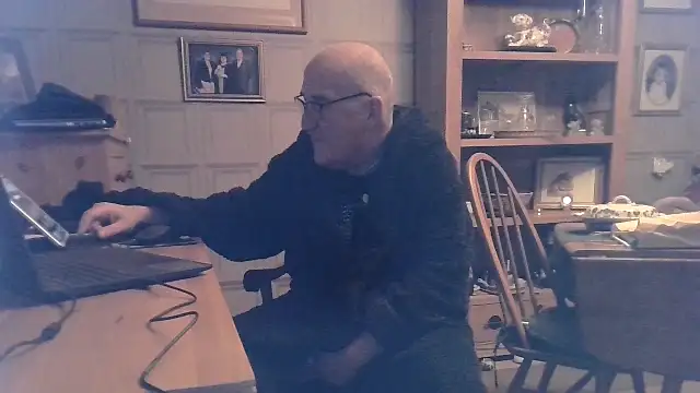 Snapshot of Adamdaddybear chatting on February 1, 9:51 pm Adamdaddybear online show from February 1, 9:51 pm