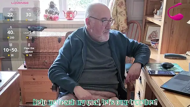 Snapshot of Adamdaddybear chatting on February 12, 2:39 pm Adamdaddybear online show from February 12, 2:39 pm