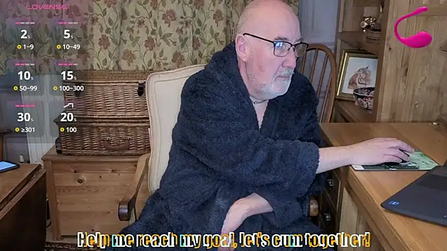 Snapshot of Adamdaddybear chatting on February 17, 9:12 pm Adamdaddybear online show from February 17, 9:12 pm