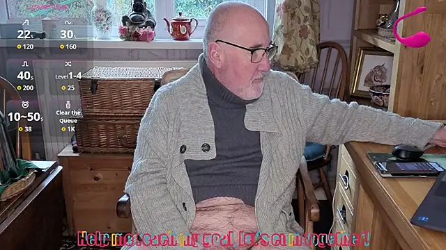 Snapshot of Adamdaddybear chatting on February 5, 2:57 pm Adamdaddybear online show from February 5, 2:57 pm