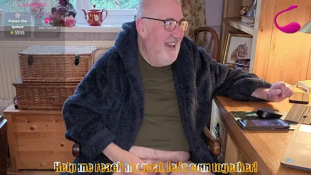 Snapshot of Adamdaddybear chatting on February 8, 9:07 am Adamdaddybear online show from February 8, 9:07 am