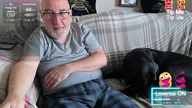 Snapshot of Adamdaddybear chatting on September 21, 7:46 am Adamdaddybear online show from September 21, 7:46 am