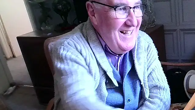 Snapshot of Adamdaddybear chatting on March 15, 2:45 pm Adamdaddybear online show from March 15, 2:45 pm