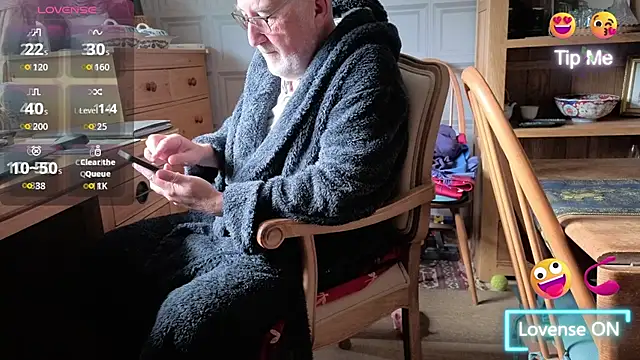 Snapshot of Adamdaddybear chatting on September 24, 7:26 am Adamdaddybear online show from September 24, 7:26 am