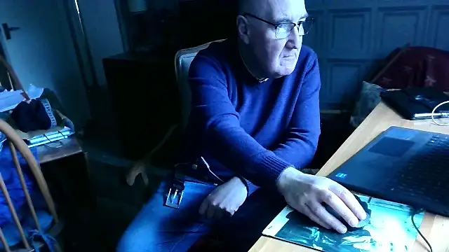 Snapshot of Adamdaddybear chatting on February 21, 12:49 pm Adamdaddybear online show from February 21, 12:49 pm
