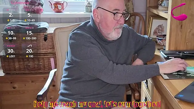 Snapshot of Adamdaddybear chatting on February 26, 2:28 pm Adamdaddybear online show from February 26, 2:28 pm