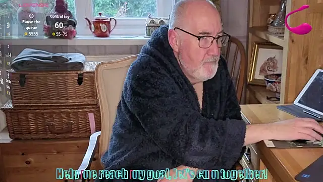 Snapshot of Adamdaddybear chatting on February 27, 8:36 am Adamdaddybear online show from February 27, 8:36 am