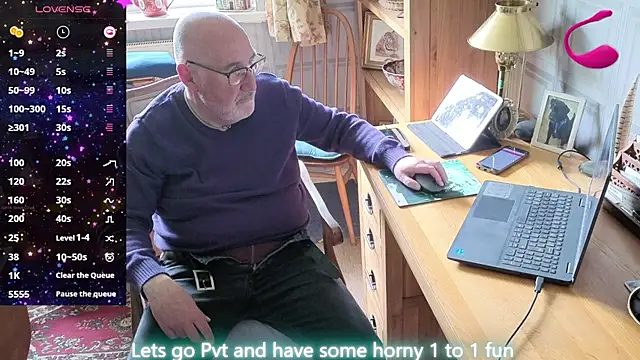 Adamdaddybear online show from May 7, 1:36 pm