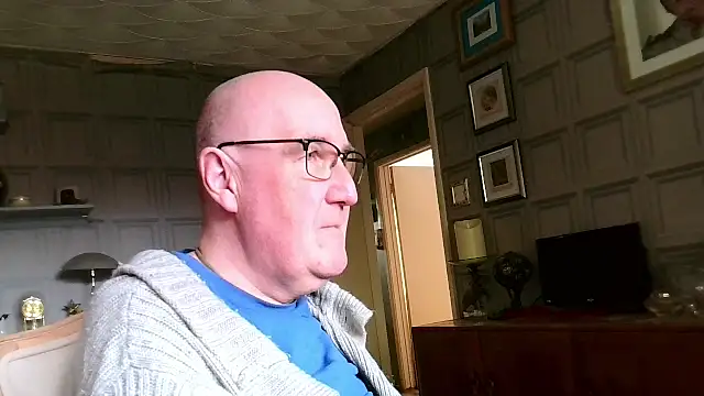 Snapshot of Adamdaddybear chatting on March 9, 1:59 pm Adamdaddybear online show from March 9, 1:59 pm