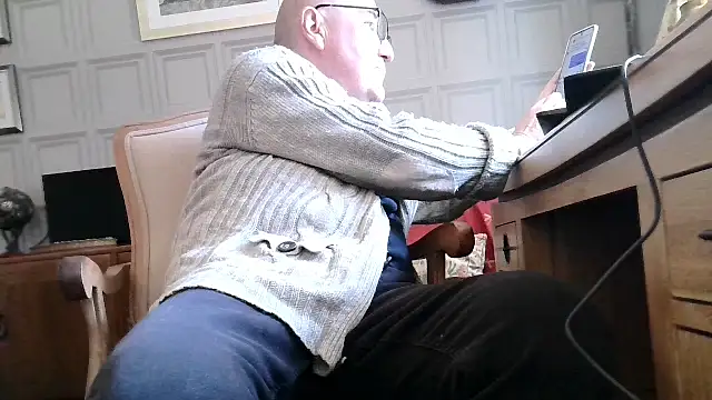 Snapshot of Adamdaddybear chatting on March 2, 2:25 pm Adamdaddybear online show from March 2, 2:25 pm