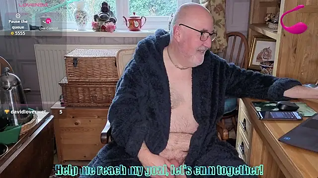 Snapshot of Adamdaddybear chatting on February 18, 9:17 am Adamdaddybear online show from February 18, 9:17 am