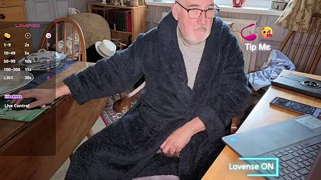 Adamdaddybear online show from November 15, 9:24 am