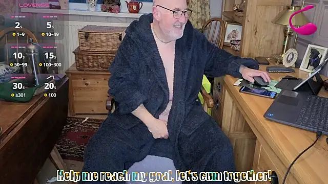 Snapshot of Adamdaddybear chatting on January 18, 8:07 am Adamdaddybear online show from January 18, 8:07 am