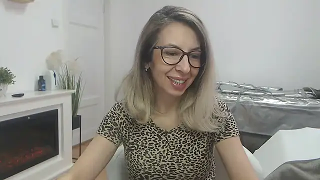 Snapshot of SukyGirl chatting on February 26, 9:12 am SukyGirl online show from February 26, 9:12 am