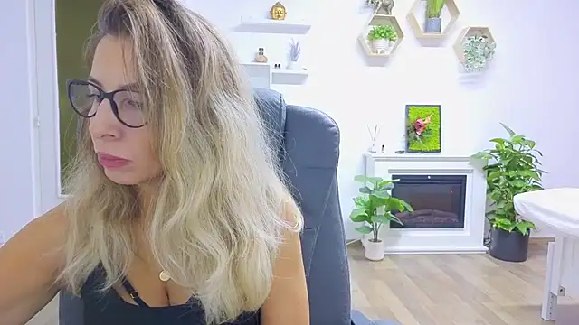 SukyGirl online show from October 24, 4:11 am