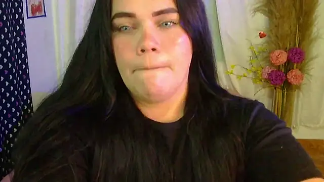 Snapshot of blue_angel33 chatting on May 15, 1:25 am blue angel33 online show from May 15, 1:25 am