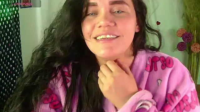 Snapshot of blue_angel33 chatting on May 28, 4:02 pm blue angel33 online show from May 28, 4:02 pm