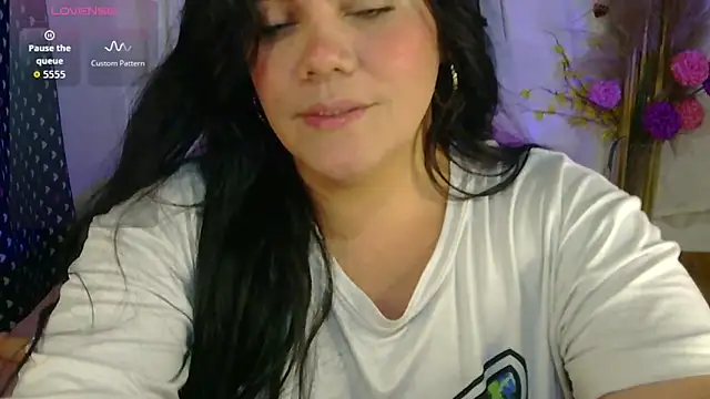 Snapshot of blue_angel33 chatting on May 21, 1:47 am blue angel33 online show from May 21, 1:47 am