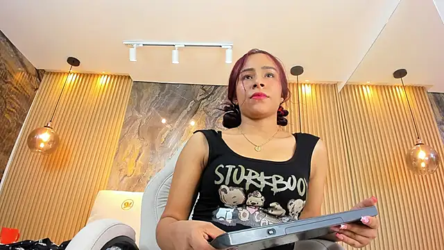 Snapshot of ella_harper chatting on February 26, 9:01 am ella harper online show from February 26, 9:01 am