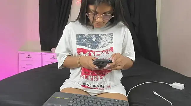 lindacastro02 online show from February 20, 11:21 pm