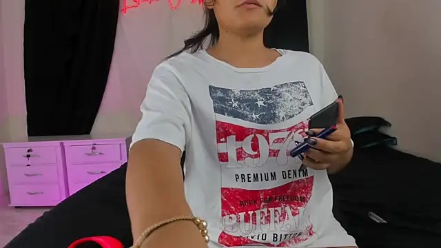 lindacastro02 online show from December 8, 1:41 am