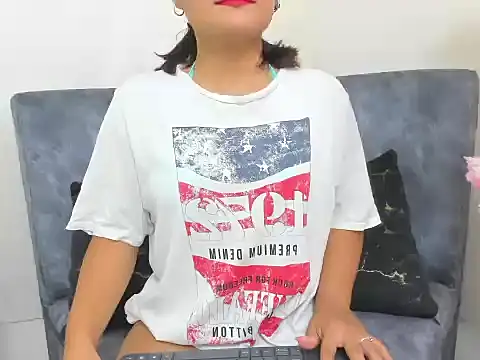 lindacastro02 online show from May 17, 6:52 pm