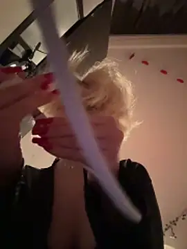 XMelissaX online show from April 10, 10:06 pm