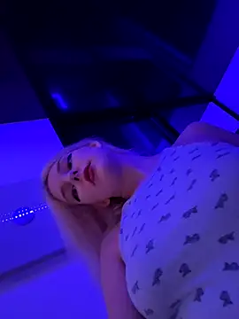 XMelissaX online show from December 3, 7:57 pm