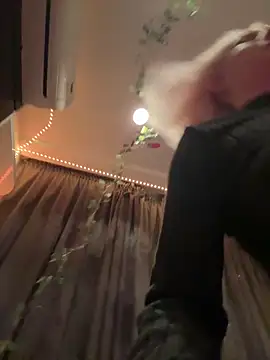 XMelissaX online show from April 4, 10:49 pm