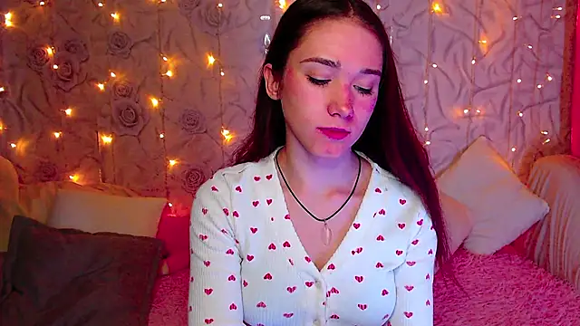 Snapshot of fluffy_kitty_ chatting on October 7, 1:12 pm fluffy kitty online show from October 7, 1:12 pm