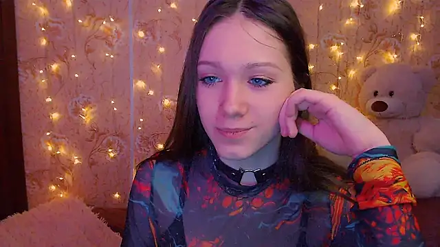 fluffy kitty  online show from March 1, 3:56 pm