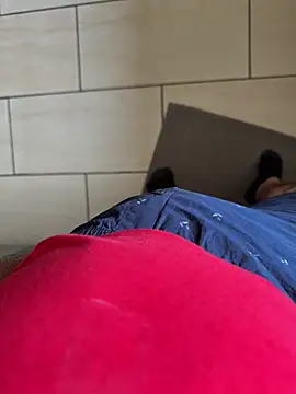 Snapshot of cryptoman1119 chatting on April 6, 3:35 pm cryptoman1119 online show from April 6, 3:35 pm