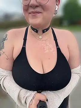 Sweetleeahxx online show from May 27, 1:40 pm
