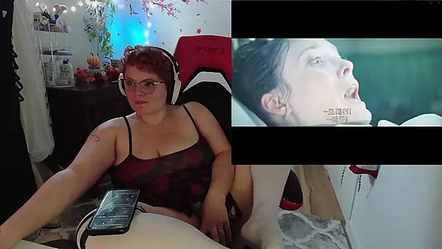 Snapshot of Sweetleeahxx chatting on November 8, 6:44 pm Sweetleeahxx online show from November 8, 6:44 pm