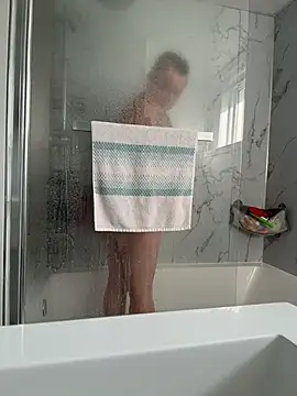 Snapshot of Sweetleeahxx chatting on July 19, 11:29 am Sweetleeahxx online show from July 19, 11:29 am