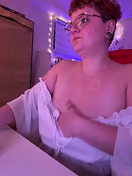 Sweetleeahxx online show from December 18, 11:52 pm