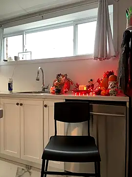 Snapshot of Sweetleeahxx chatting on October 31, 2:24 pm Sweetleeahxx online show from October 31, 2:24 pm