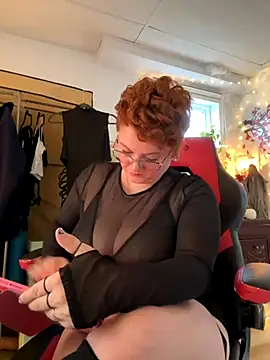 Snapshot of Sweetleeahxx chatting on October 21, 12:48 pm Sweetleeahxx online show from October 21, 12:48 pm