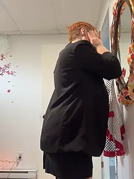 Snapshot of Sweetleeahxx chatting on October 14, 1:23 pm Sweetleeahxx online show from October 14, 1:23 pm