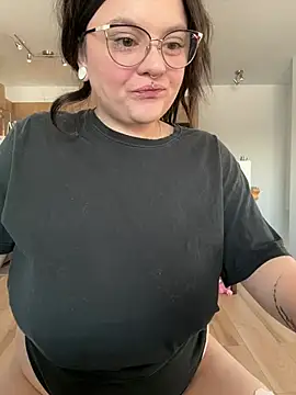 Snapshot of Sweetleeahxx chatting on February 12, 1:06 pm Sweetleeahxx online show from February 12, 1:06 pm