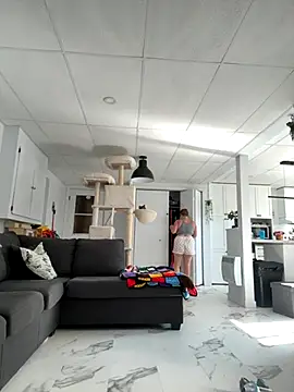 Snapshot of Sweetleeahxx chatting on September 16, 1:01 pm Sweetleeahxx online show from September 16, 1:01 pm